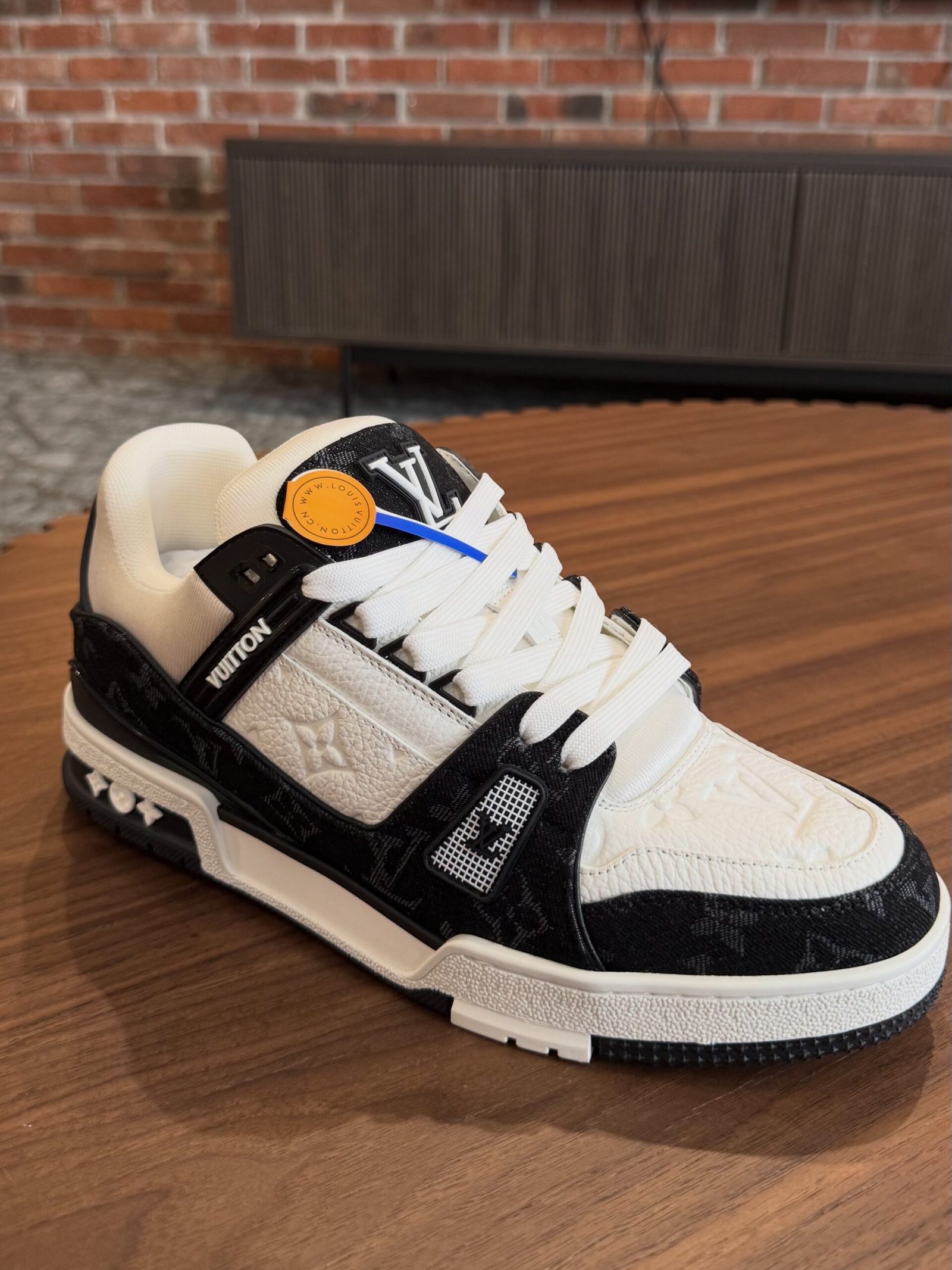 LV White And Blue
