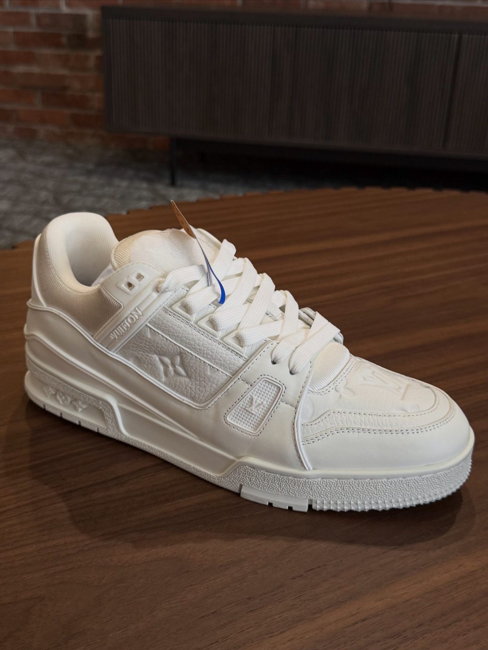 LV White