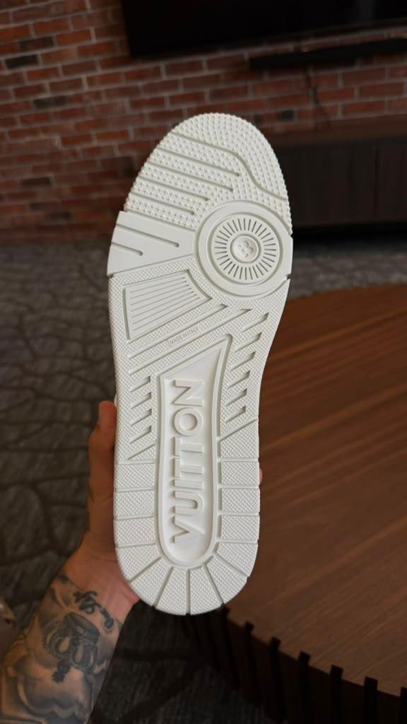 LV White — foto 4